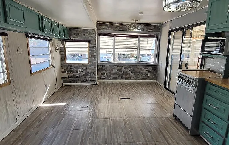 4220 E Main St #5 — Photo 2