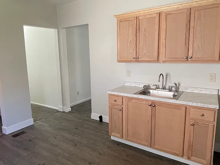 424 W 7th Ave #2 — Photo 9
