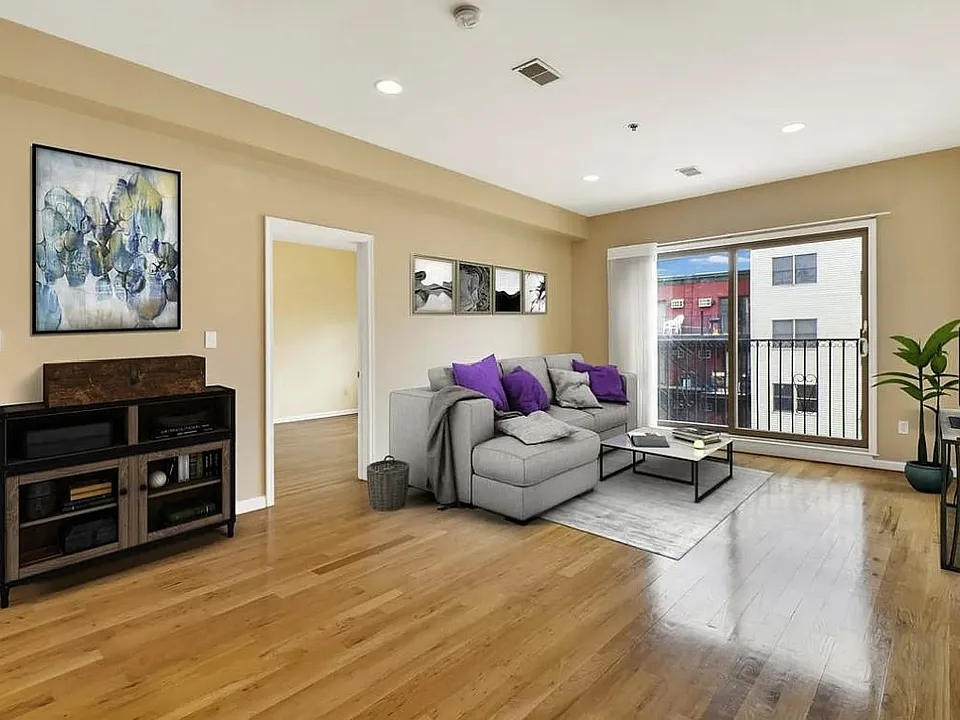 109 Jackson St #4G