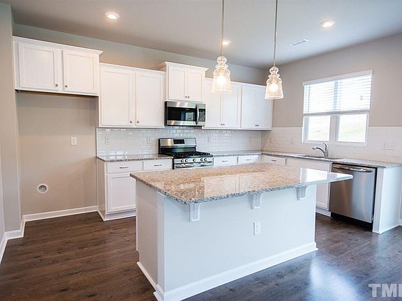 5th image of 37 Stornoway Ln #233