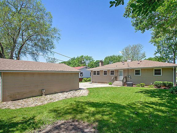 2nd image of 1818 W Illinois Ave