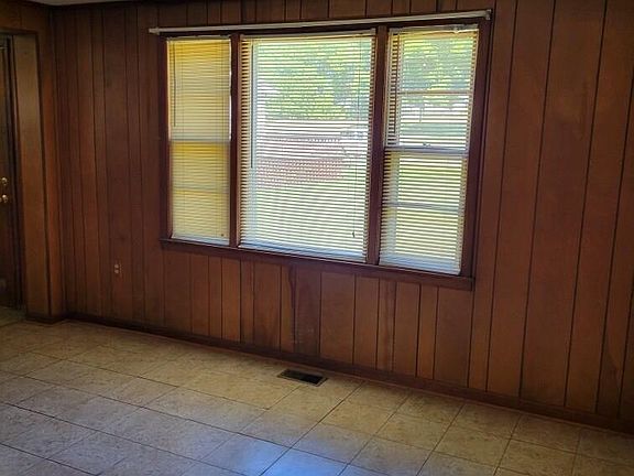 5th image of 63 Hughes St