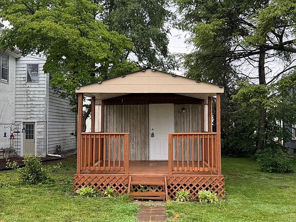 3rd image of 1104 W Elm Ave