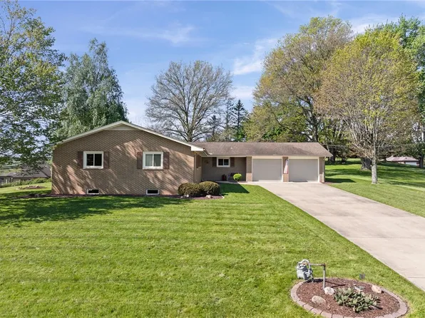 130 James Dr, Ellwood City, PA 16117