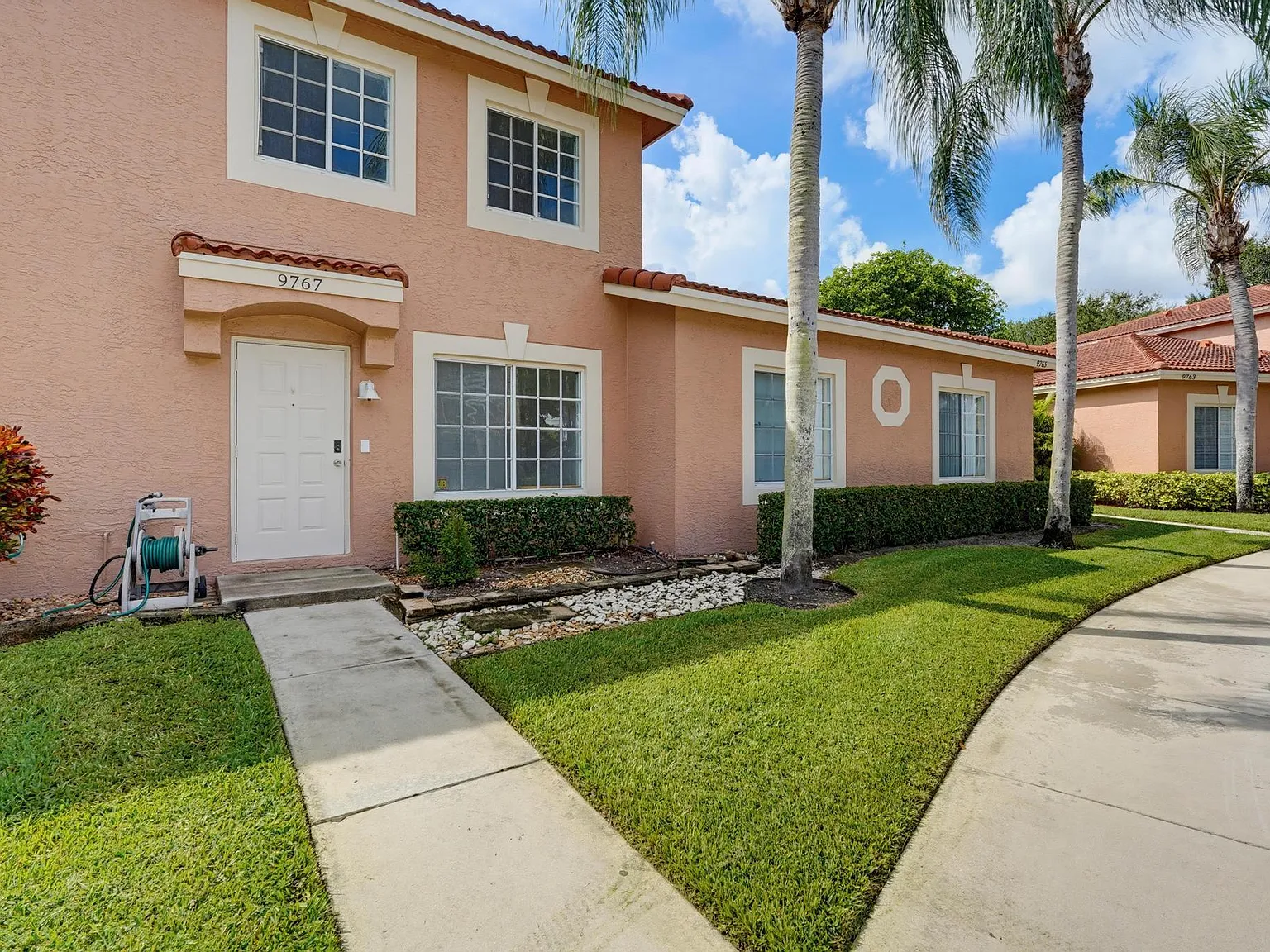 3 bed, 2.5 bath, 1596 sqft, $3,000 — Photo 2