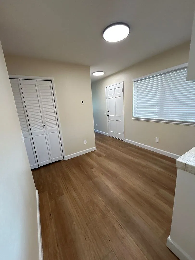 Stunning Remodeled 2 Bed 1 Bath Ground Floor Unit With Indoor W/D Hookups — Photo 3