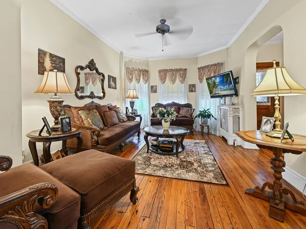 1026 East 2nd Street image 11 of 32