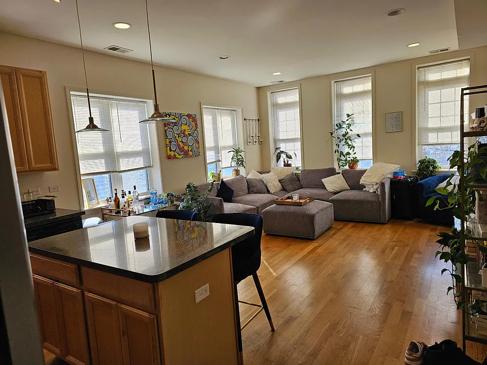 3123 N Oakley Ave #3S