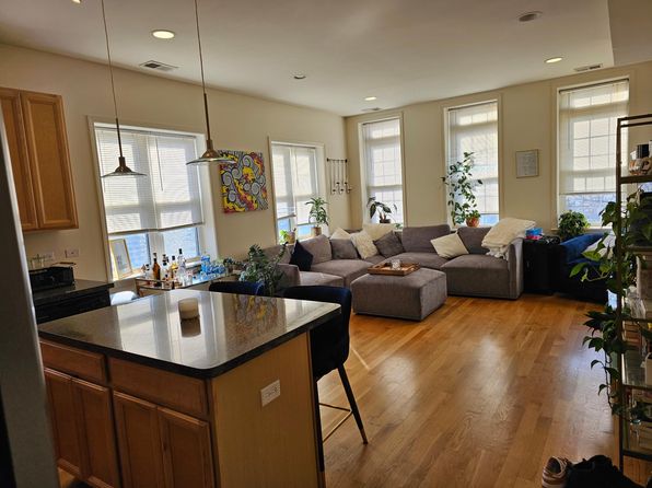 3123 N Oakley Ave Unit 1
