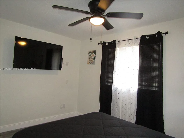 2447 Messina Ave — Photo 18