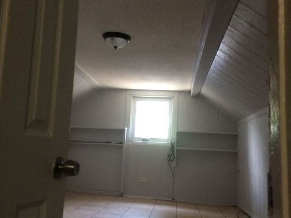 5th image of 2752 Gladiolus St