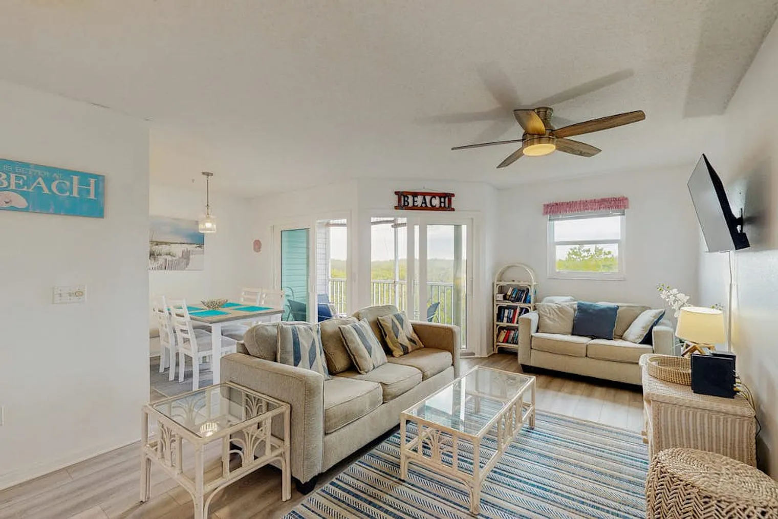 2 bed, 2.0 bath, 979 sqft, $3,402 — Photo 1