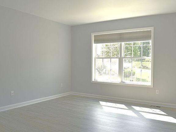 Family Rm 1st Flr 17' x 12'