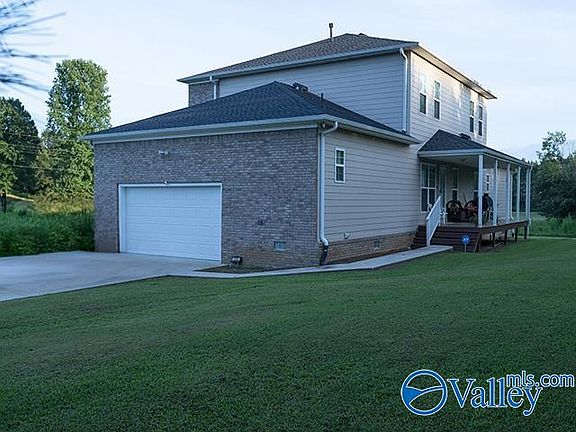 3rd image of 204 Carolyn Dr