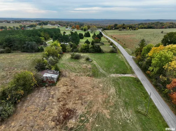 4 Friendship Loop, Goreville, IL 62939
