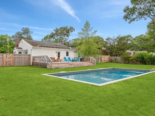 113 E Tiana Rd, Hampton Bays, NY 11946