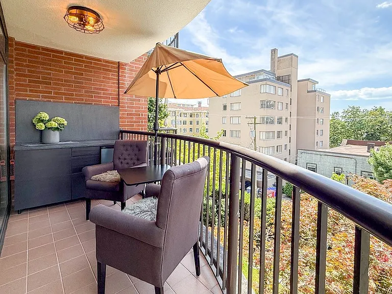 1520 Harwood St #302 — Photo 10