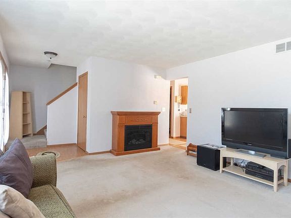 2nd image of 642 Bayfield Rd