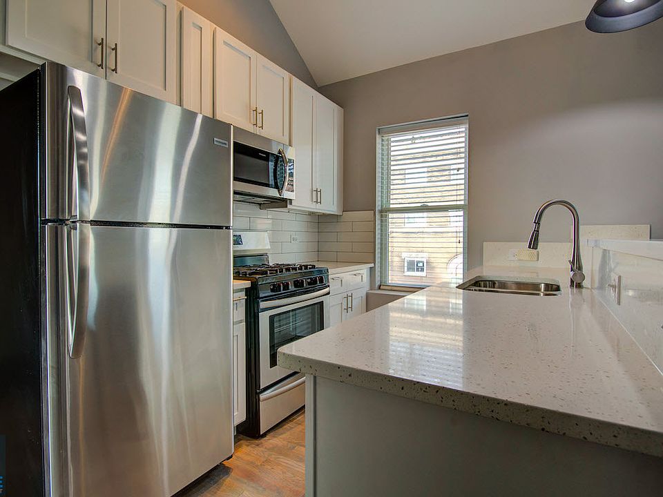 1659 West 21st Street Kitchen Photo 2