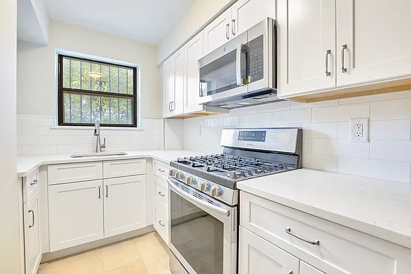 Sold by Compass | media 1