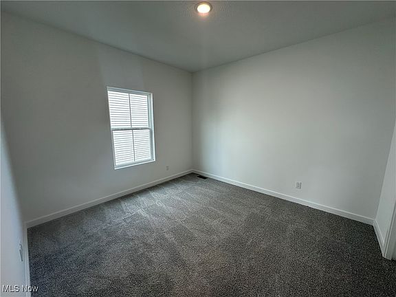 5th image of 2975 McIntosh Dr NE