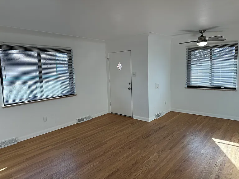 3502 Hudson St — Photo 2