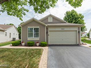 16601 Grandwood Lake Dr, Crest Hill, IL 60403