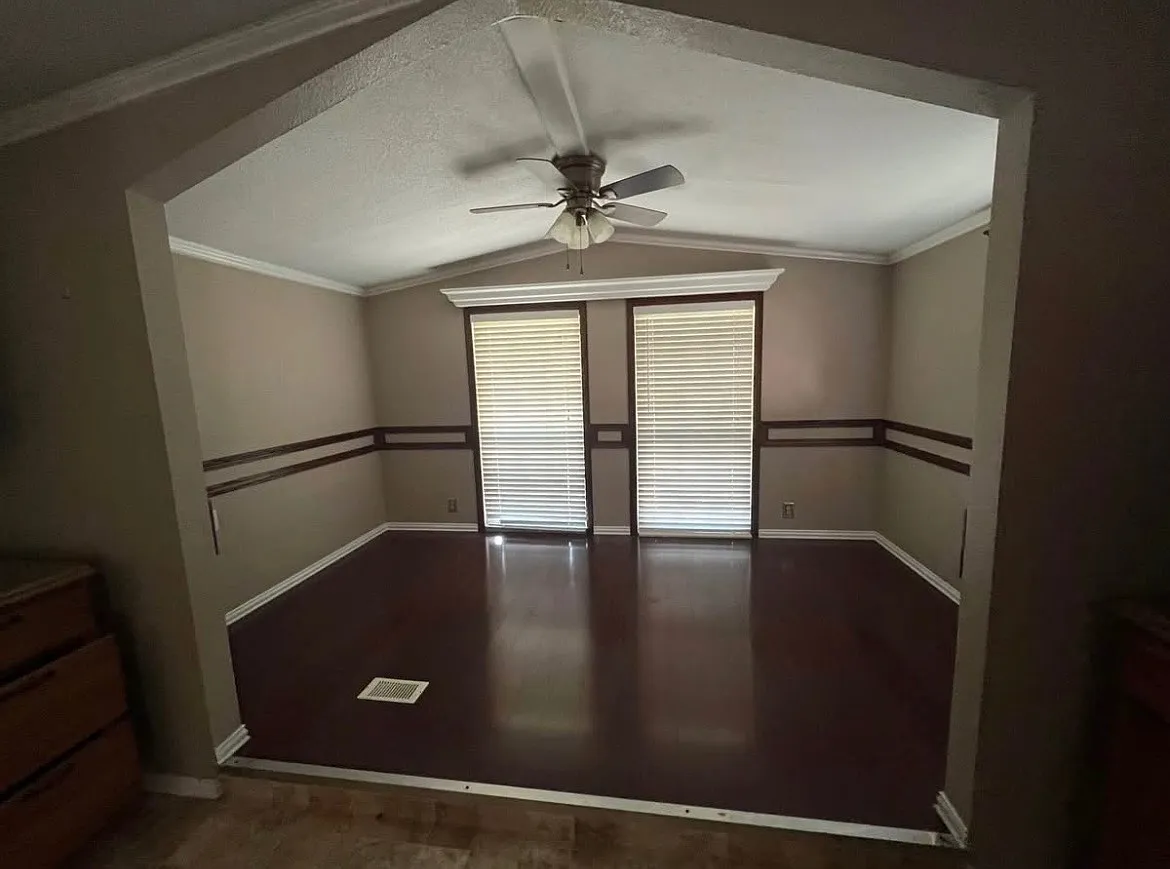3 bed, 1200 sqft, $1,400 — Photo 1