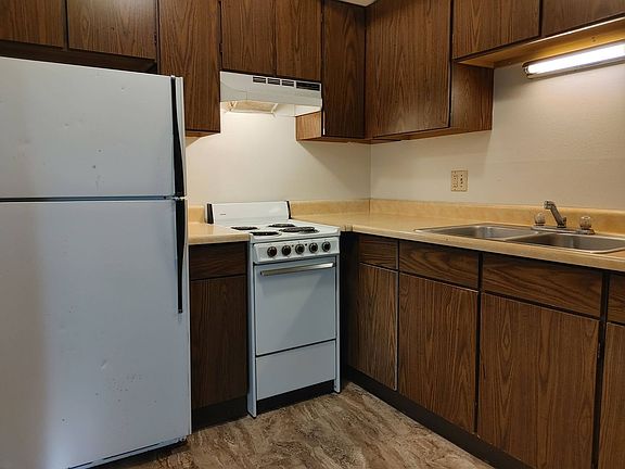5th image of 415 S Van Buren St APT 7