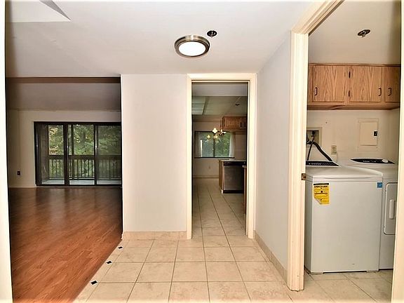 5th image of 140 Fox Hollow Dr APT 304B