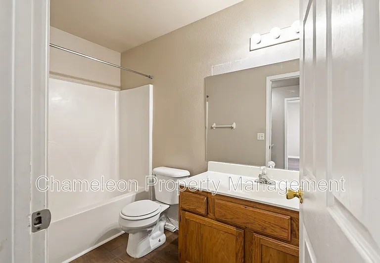 2910 Dawn Ct #C — Photo 18