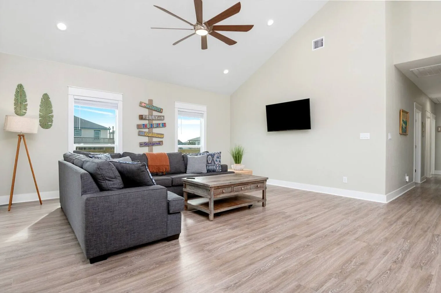 6 bed, 5.0 bath, 3121 sqft, $11,052 — Photo 3