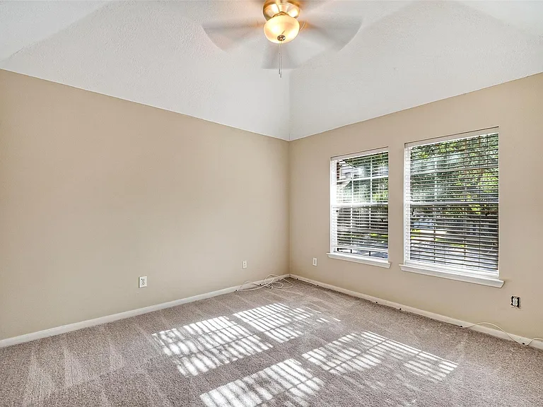 2411 Charter Oaks Ct — Photo 20