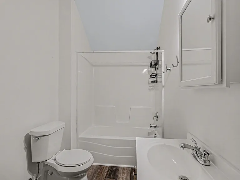 241 Helen Ave #B — Photo 5