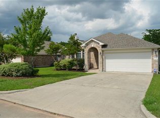 13226 Raintree Dr, Montgomery, TX 77356