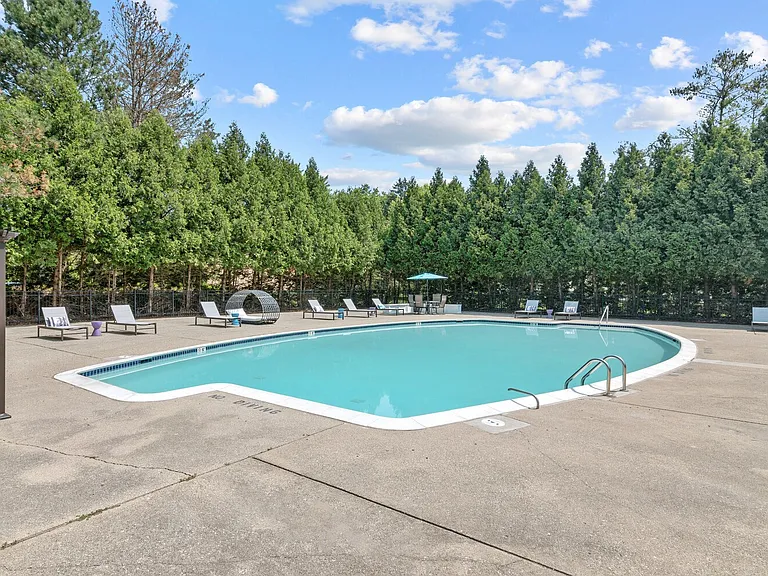 Apple Ridge Apartments - Livonia, MI — Photo 20