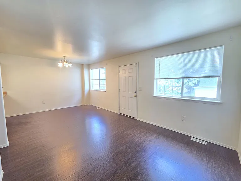 407 E 8th Ave — Photo 33