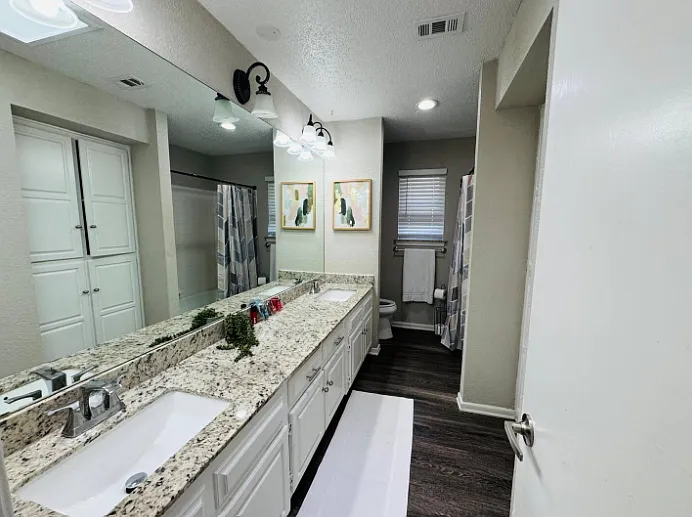 1706 Kingsborough Dr — Photo 4