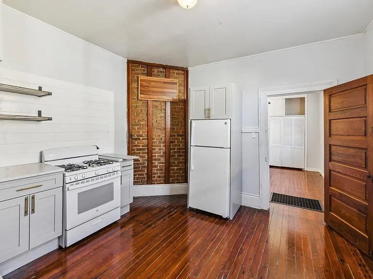 1013 Independence St — Photo 9
