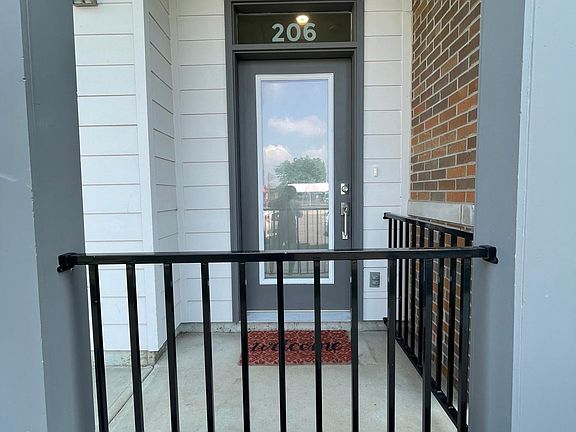 2nd image of 727 N Illinois St Unit 206