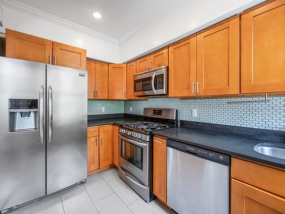 3rd image of 160 Wadsworth Ave APT 307