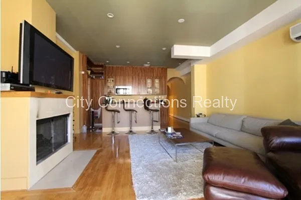 Rented by City Connections Realty | media 1