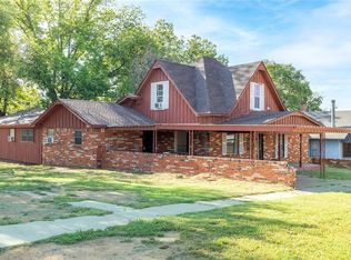 310 N 4th St, Sayre, OK 73662