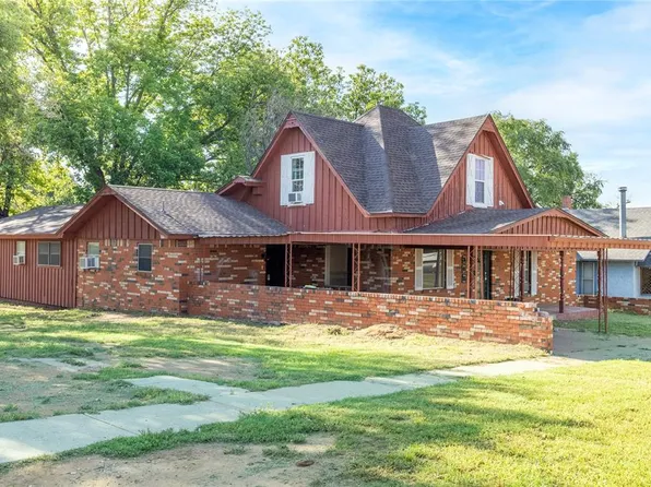 310 N 4th St, Sayre, OK 73662