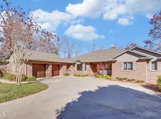 720 Ridgewood Dr, Hartwell, GA 30643