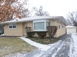 343 Catalpa Ave, Roselle, IL 60172