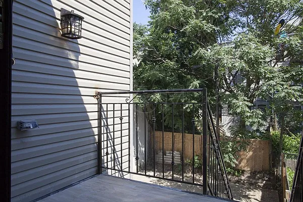 Rented by Brick&Mortar | media 33