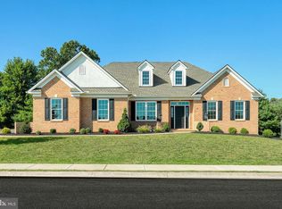 2716 Farnham Ln, York, PA 17408