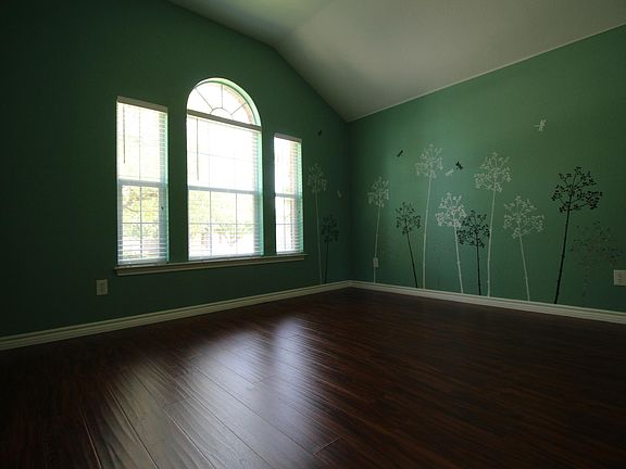4th image of 604 Stansted Manor Dr