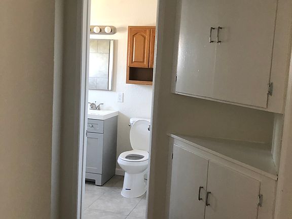 5th image of 558 E Lexington Ave